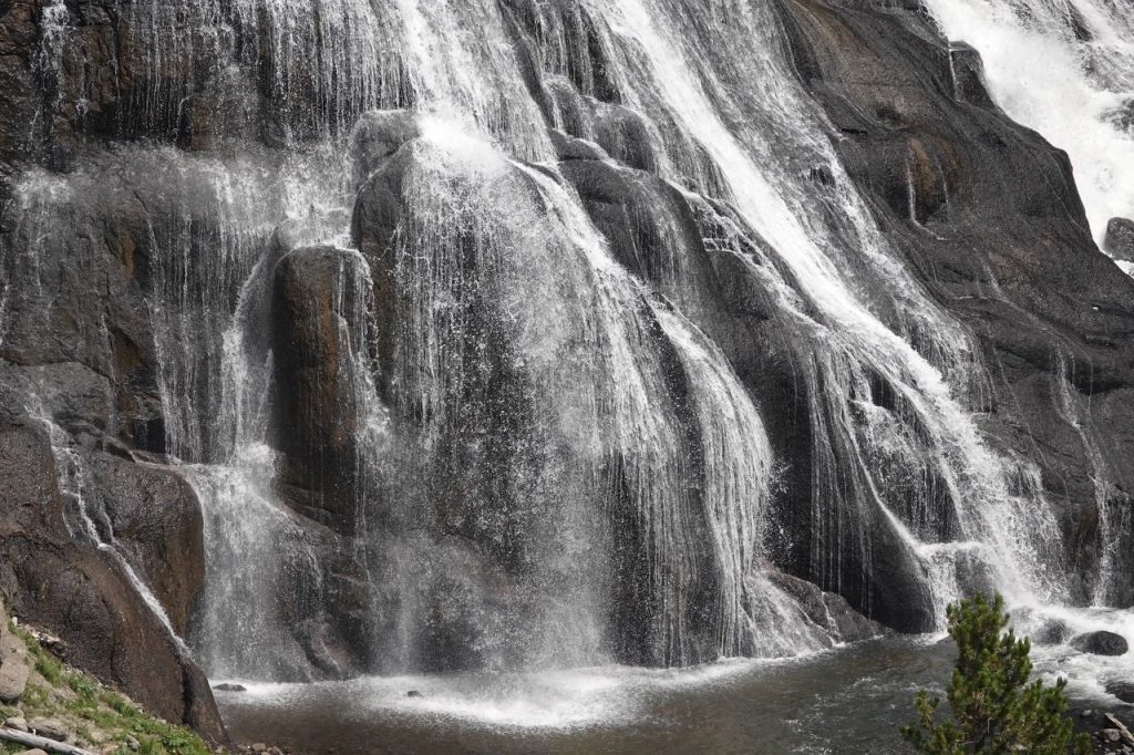 Gibbon Falls Waterfall (DSC06030)